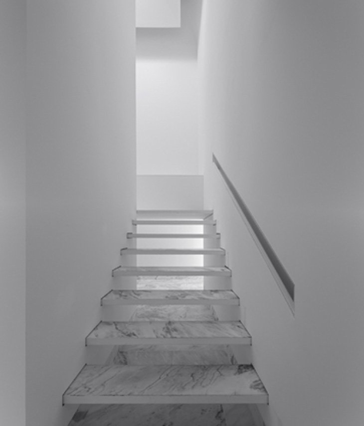 Vista de escaleras interiores en Museo Arraiolos